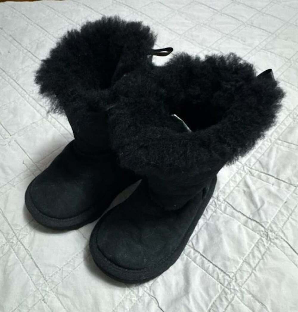 UGG Kids Classic Bow Short Black Suede Boots Size 7